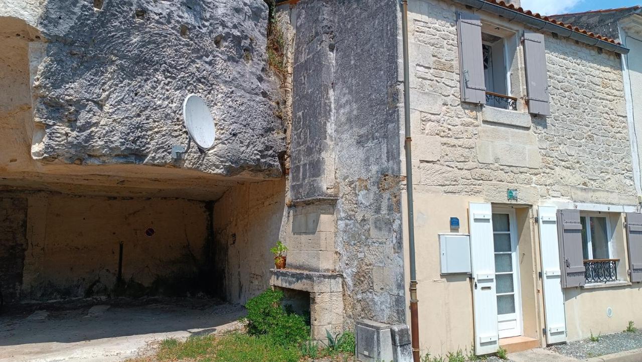 Meuble De Tourisme Petit Chail Saint Savinien Екстер'єр фото